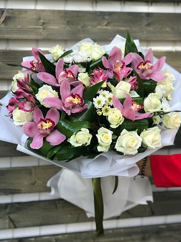 Букет цветов из: Розы и Хризантемы в Сытьково