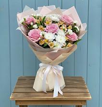 Букет цветов из:  Гвоздики, Орхидеи и Розы в Сытьково