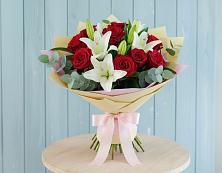 Букет цветов из:  Лилии и Розы в Сытьково