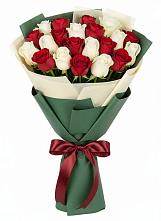 Букет Микс из красных и белых роз в Сытьково
