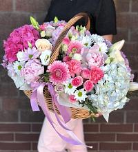 Композиция солнечный день в Сытьково Цветочная композиция из Розы, Хризантемы, Пионы и Лизиантусы в корзине в Сытьково