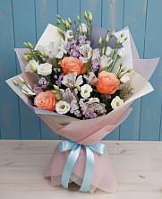 Букет цветов из:  Лизиантусы, Розы, Альстромерии и Гипсофила в Сытьково