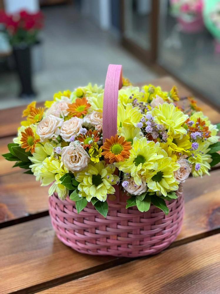 Цветочная композиция из Хризантемы и Розы в корзине в Сытьково