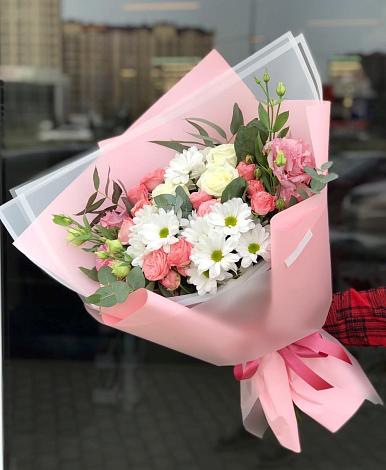 Букет цветов из: Розы, Лизиантусы и Хризантемы в Сытьково